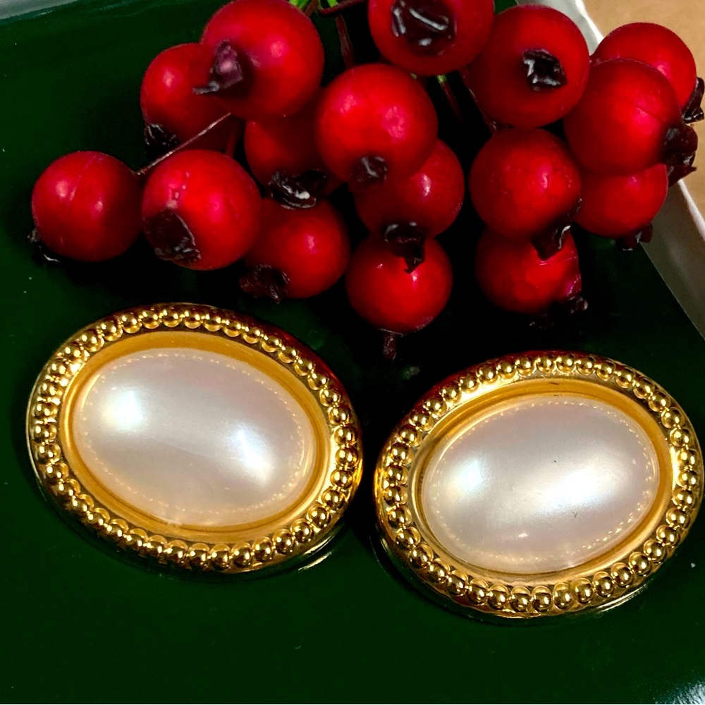 S.G. D’OR Vintage Mid-Century Gold-tone Faux Pearl Decor Detachable Shoe Clips
